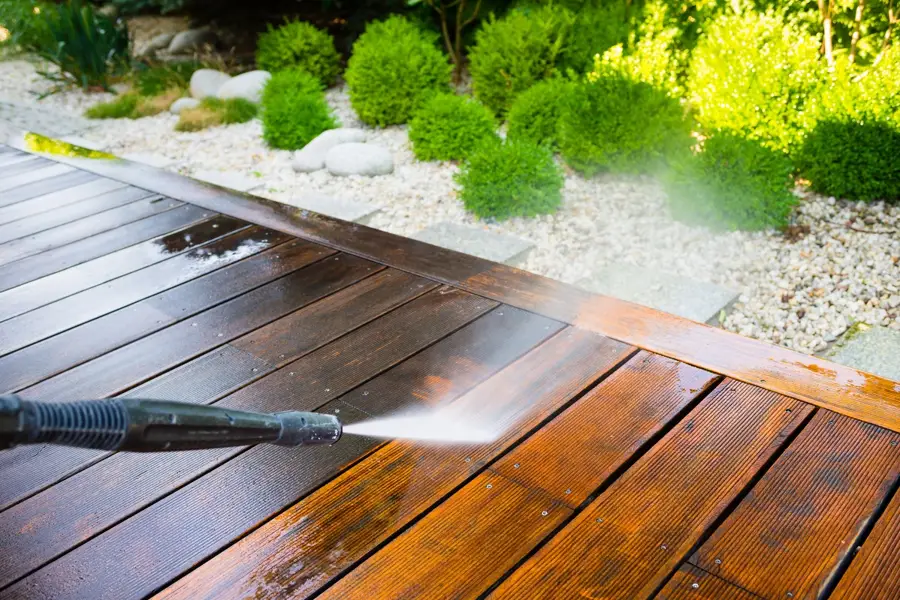 How to Wash a Deck in Kirkland, IL