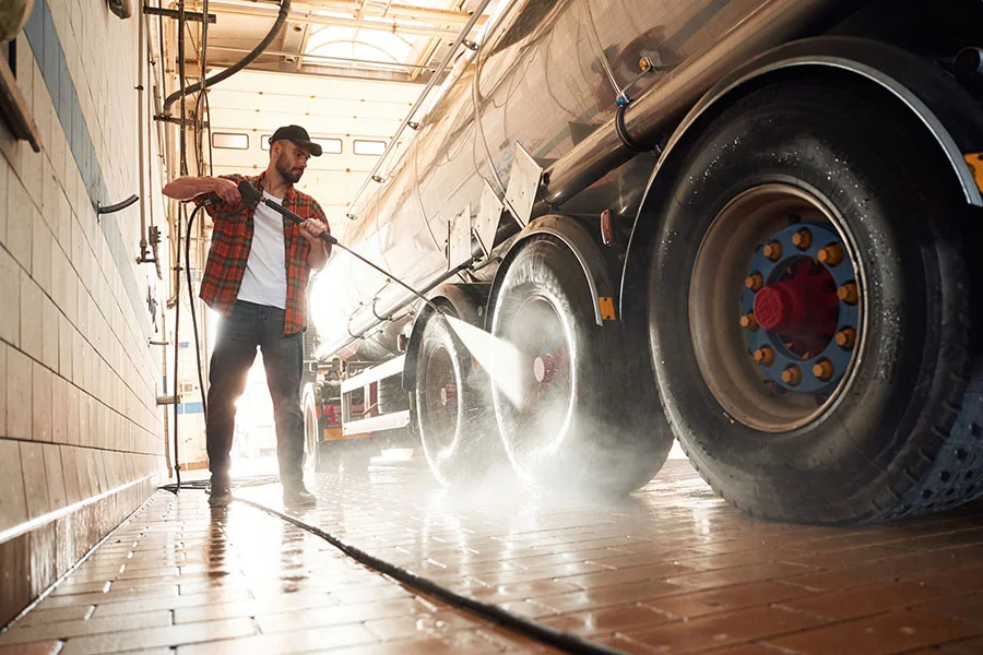 How to Wash a Truck in Kirkland, IL
